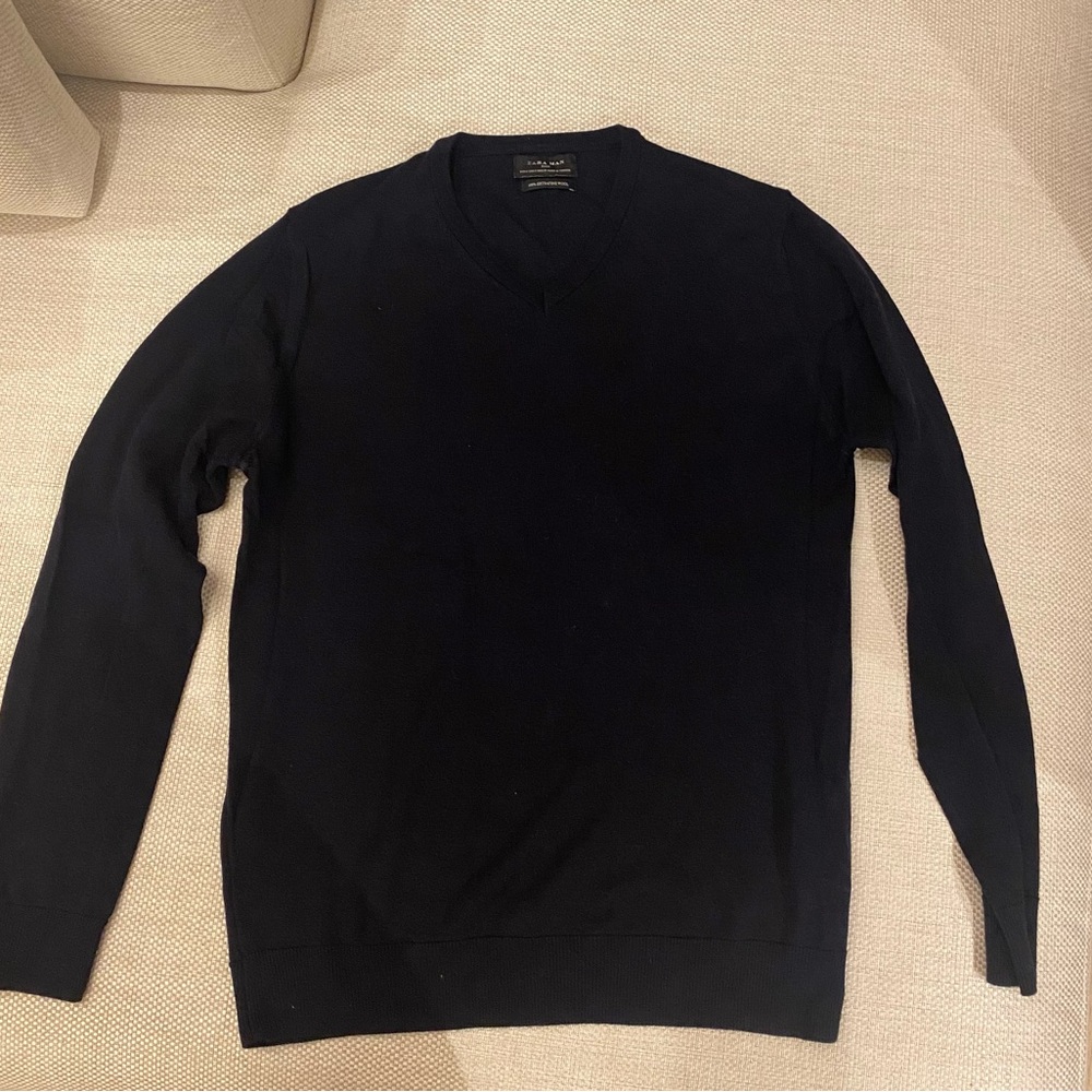 Stunning Extra Fine Wool Zara V-Neck Sweater (Dark Navy) - Size Small